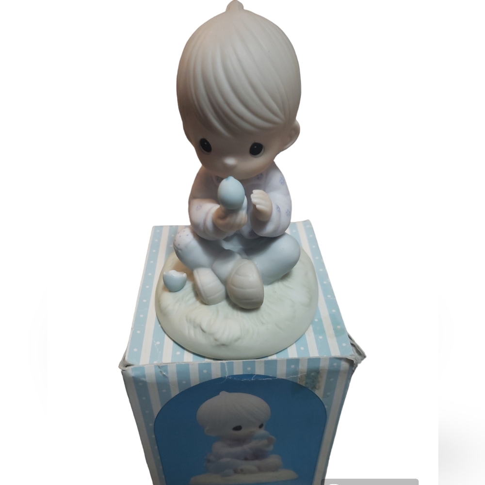 Precious Moments 1981 “I believe in Miracles” Boy Figurine 4.5” tall wit…